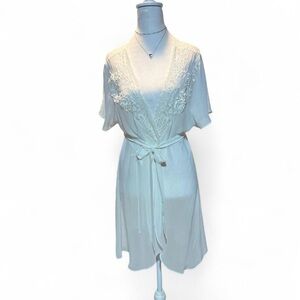 Linae Donatella Robe Sz S/M Women’s White Chiffon and Lace P-P16” L-20”